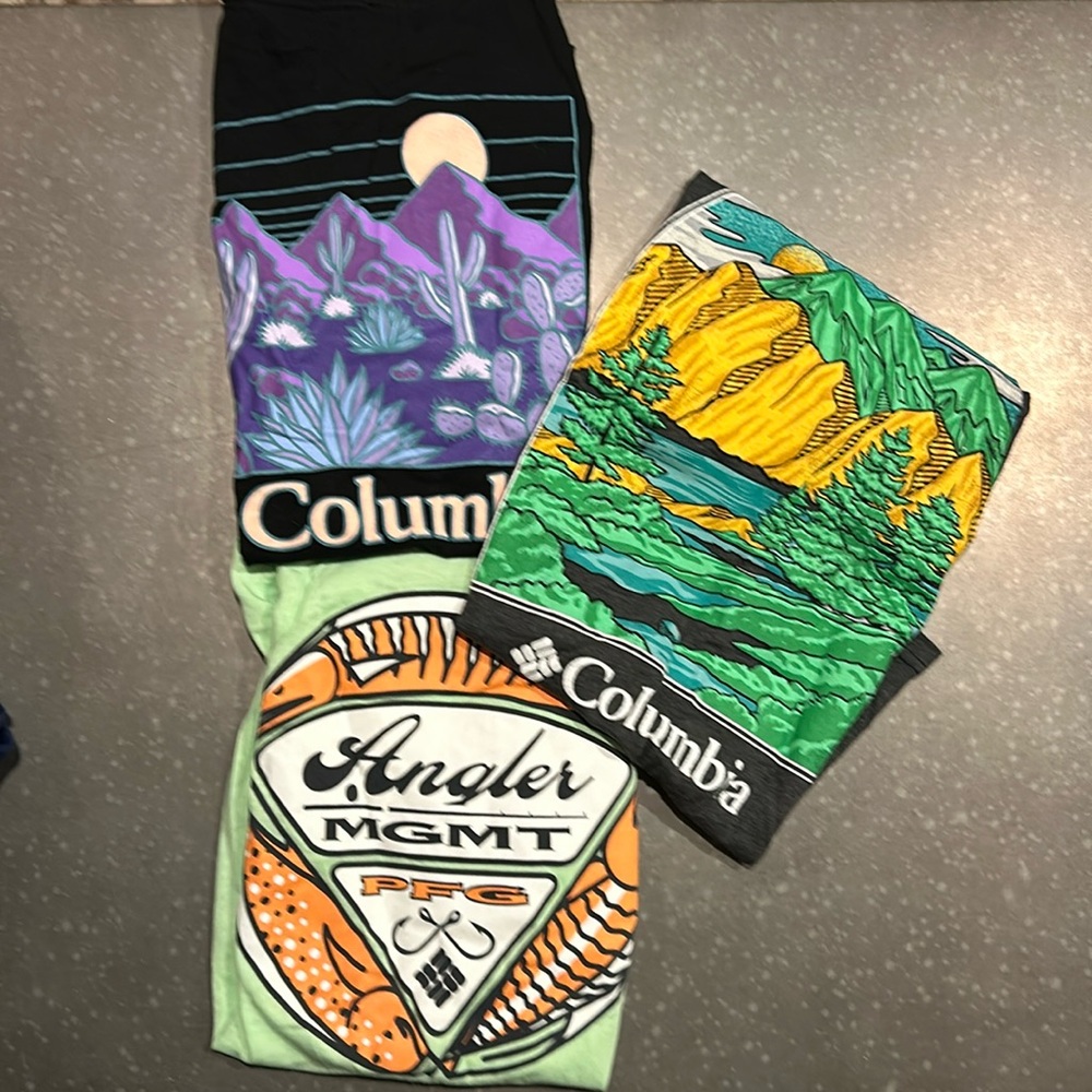 Columbia short sleeve men’s size small T-shirt bundle of 3